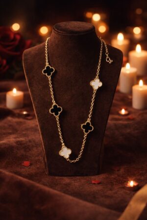 Midnight clover necklace